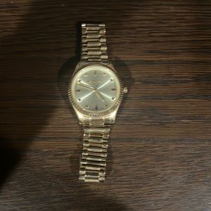 Michale Kors watch. Needs new battery. No extra links